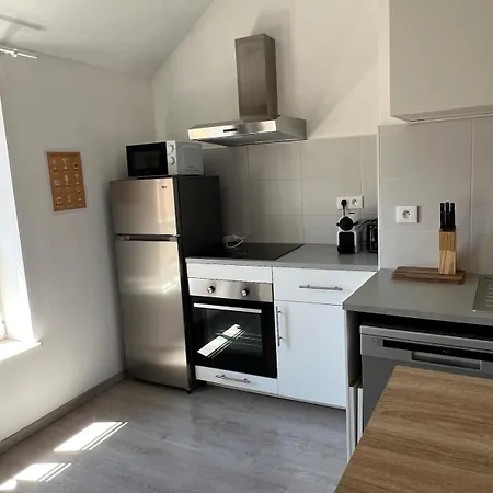 Spacious & Quiet - 50 M From Cathedral Apartment *