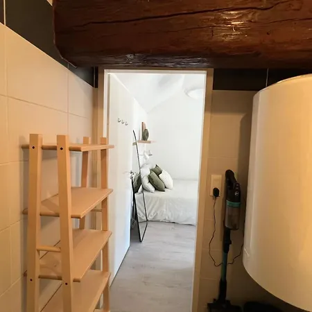Spacious & Quiet - 50 M From Cathedral Apartment